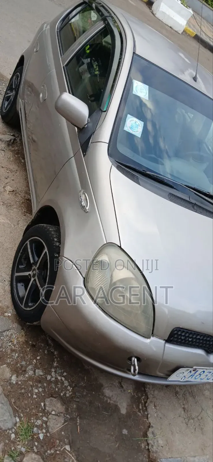Toyota Vitz 2002 Silver