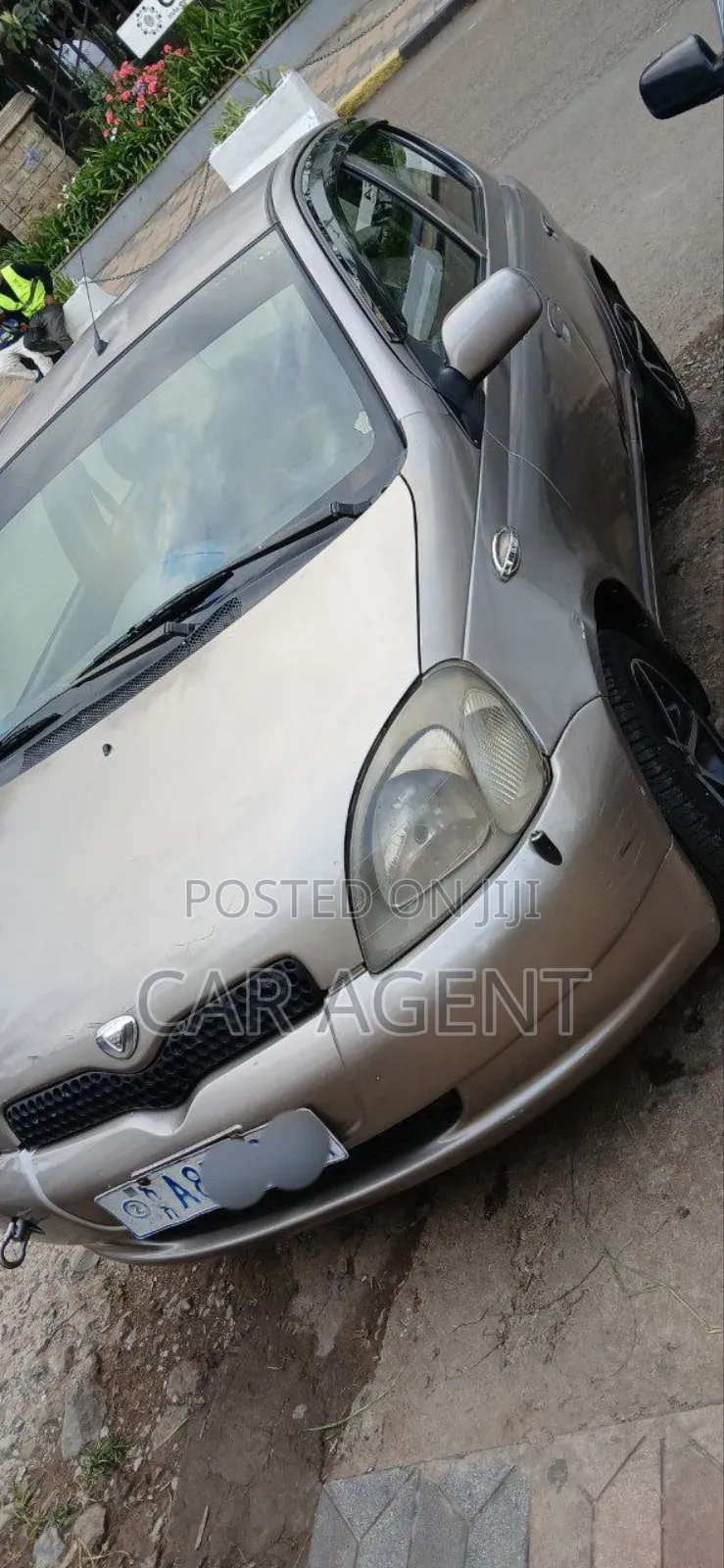 Toyota Vitz 2002 Silver