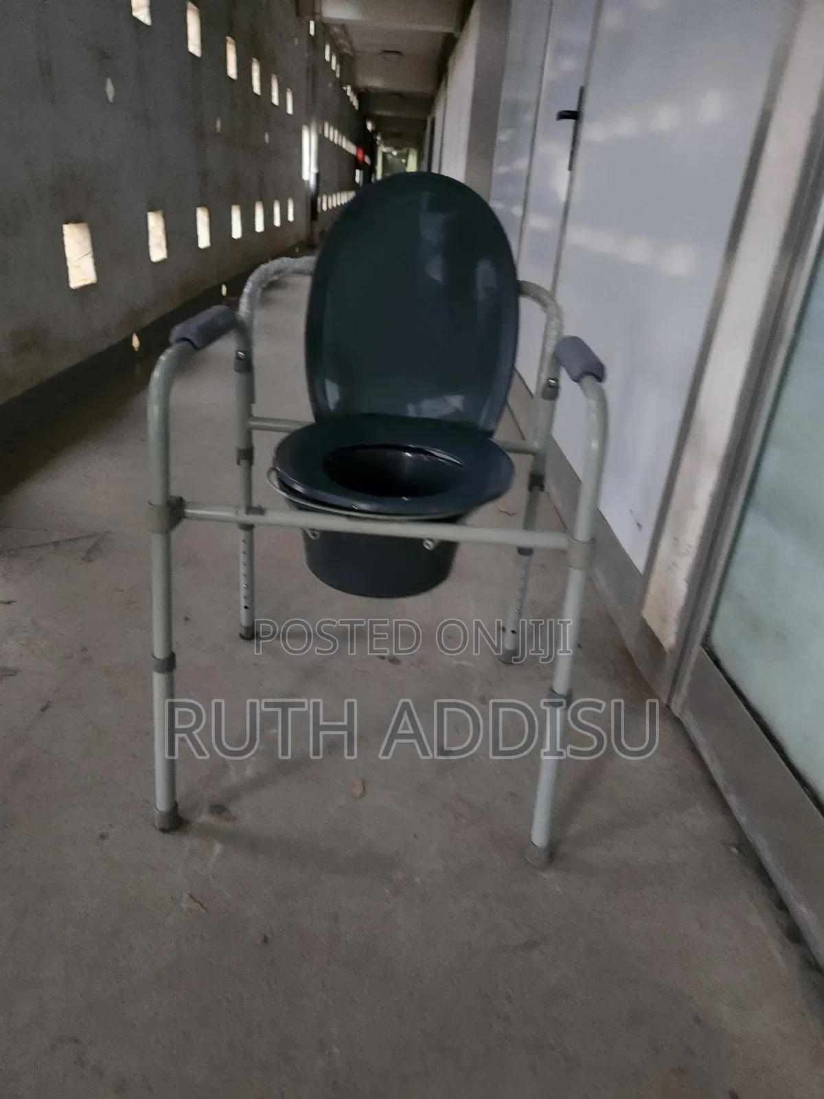 Bedside Commode, New W/Tags - Furniture - By Owner - Sale ተንቀሳቃሽ ፖፖ
