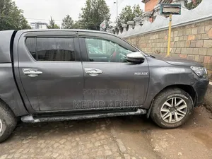 Toyota Hilux 2018 Gray