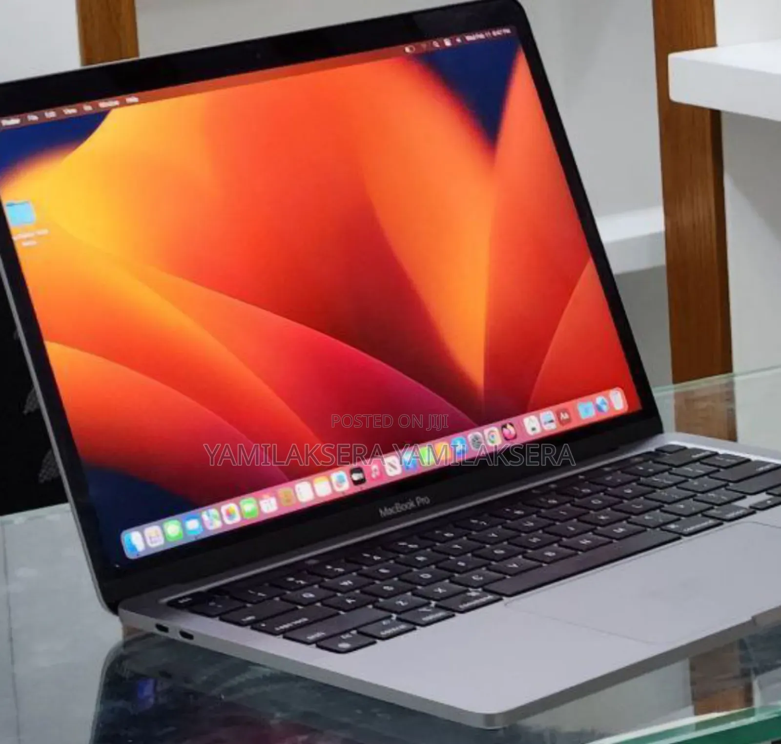 New Laptop Apple MacBook Pro 2022 M2 8GB Apple M2 SSD 256GB