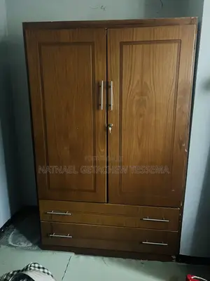 Closet የልብስ ቁምሳጥን