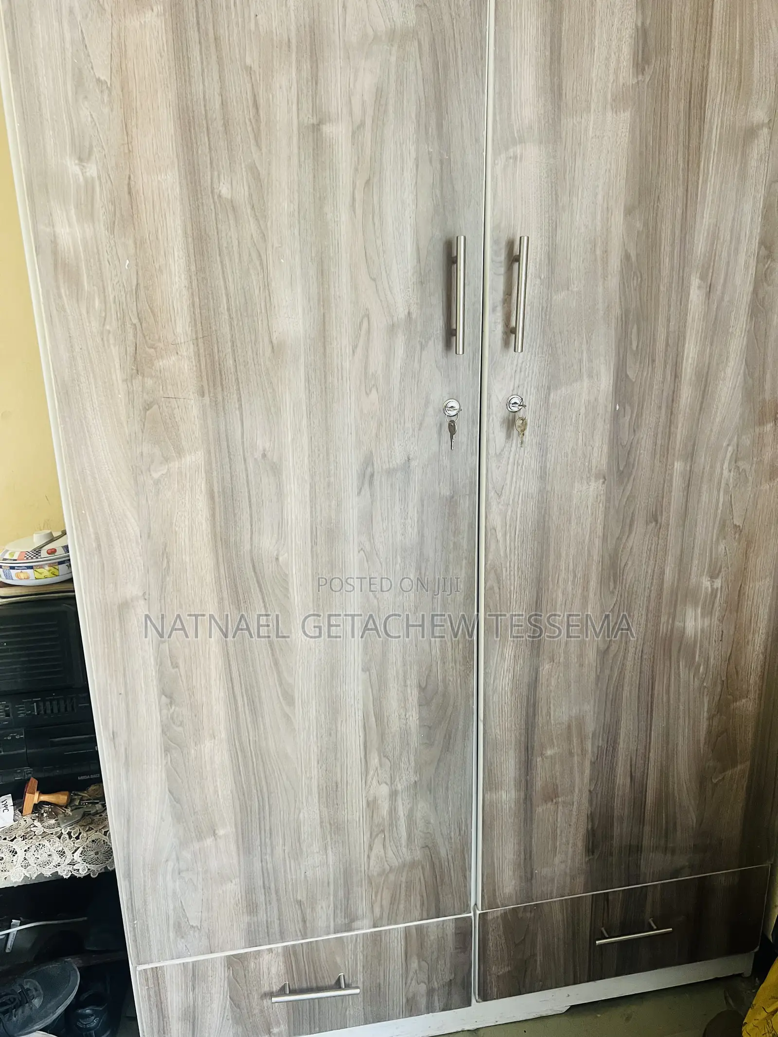 Closet የልብስ ቁምሳጥን