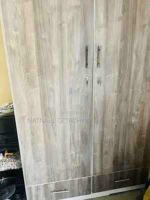 Closet የልብስ ቁምሳጥን