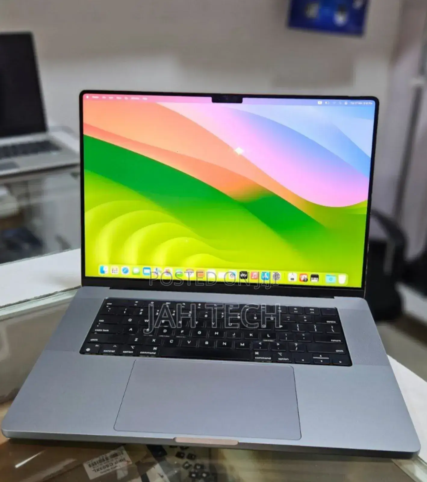 New Laptop Apple MacBook Pro M1 32GB Apple M1 Pro SSD 1T