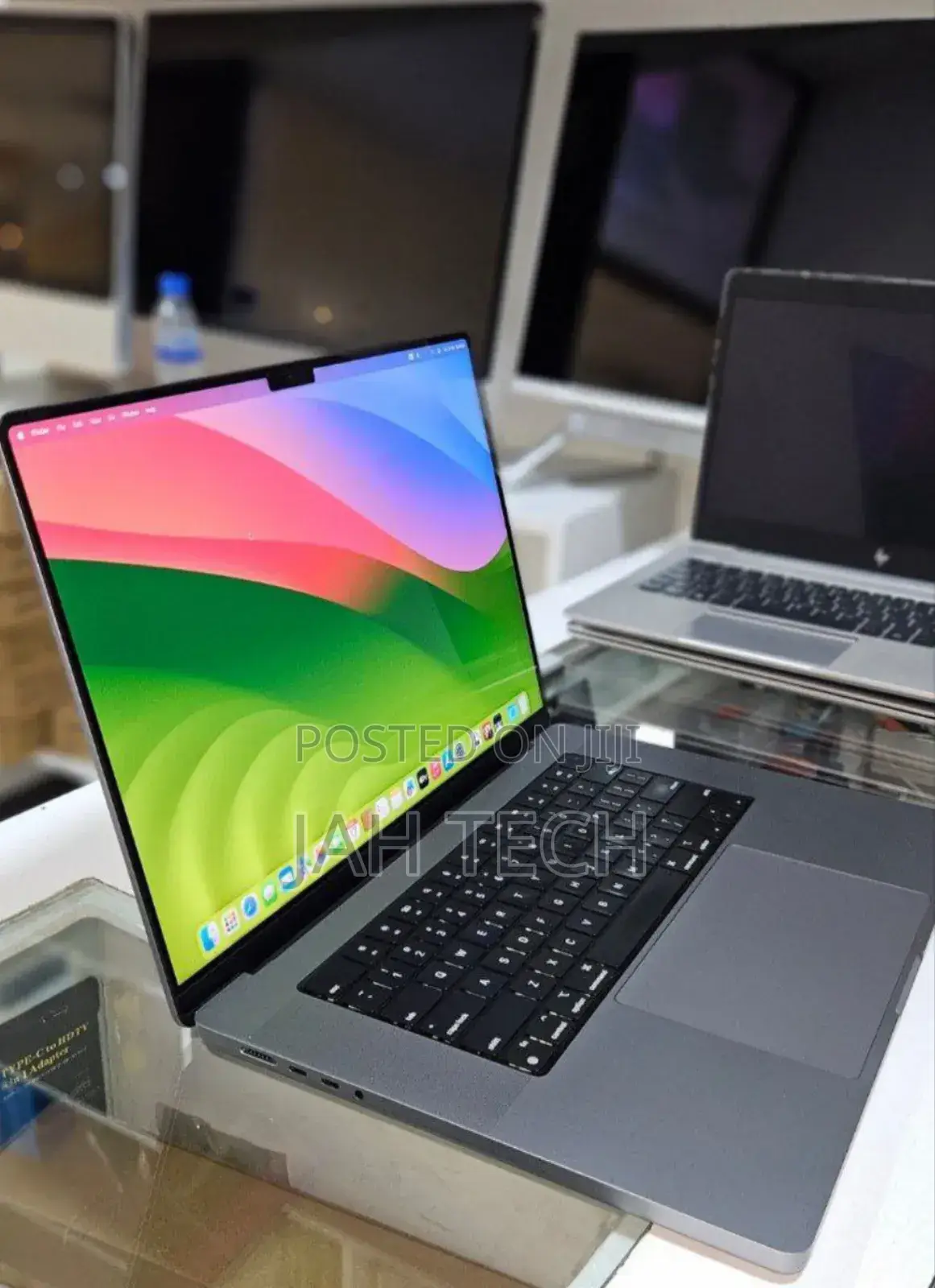 New Laptop Apple MacBook Pro M1 32GB Apple M1 Pro SSD 1T