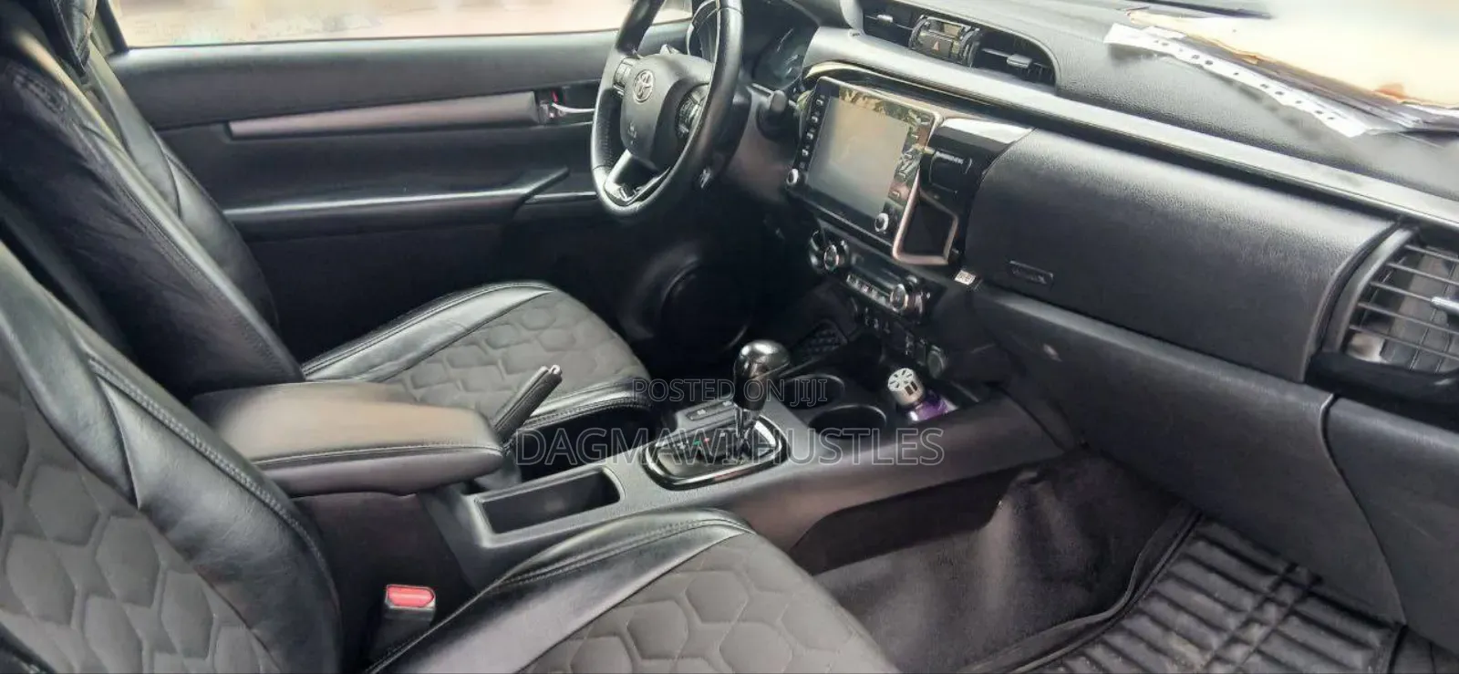 Toyota Hilux 2021 Gold