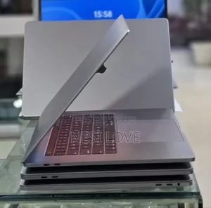 New Laptop Apple MacBook Pro 2017 16GB Intel Core i7 SSD 512GB