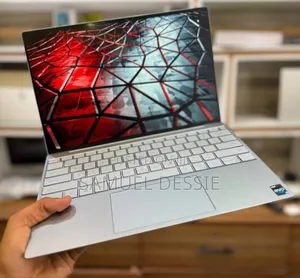 New Laptop Dell XPS 13 8GB Intel Core i5 SSD 256GB