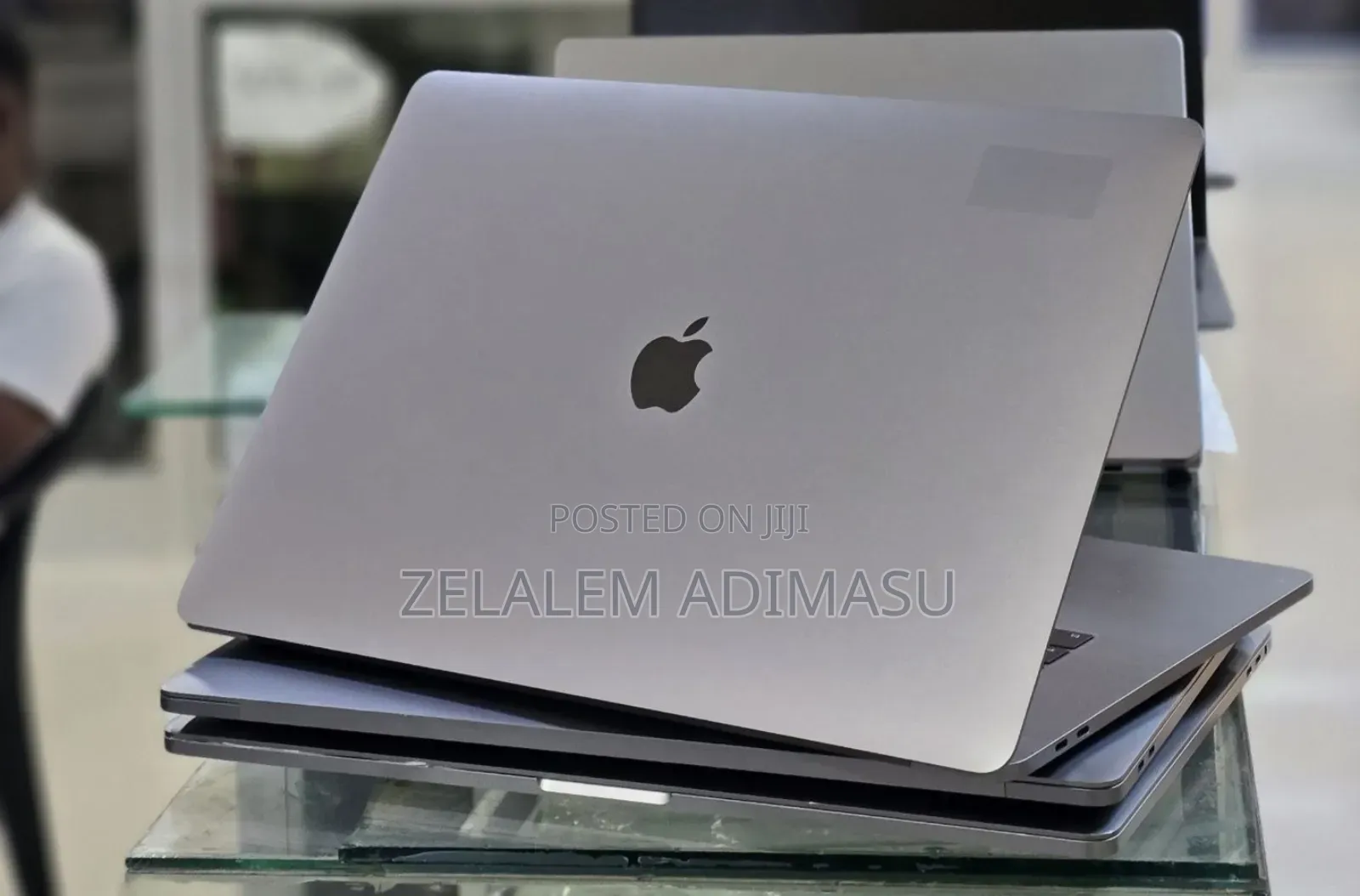New Laptop Apple MacBook Pro 2017 16GB Intel Core i7 SSD 512GB