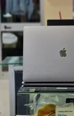 New Laptop Apple MacBook Pro 2017 16GB Intel Core i7 SSD 512GB