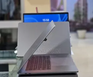 New Laptop Apple MacBook Pro 2017 16GB Intel Core i7 SSD 512GB