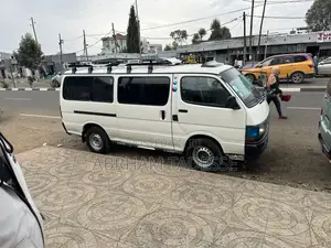 Toyota HiAce 2004 White