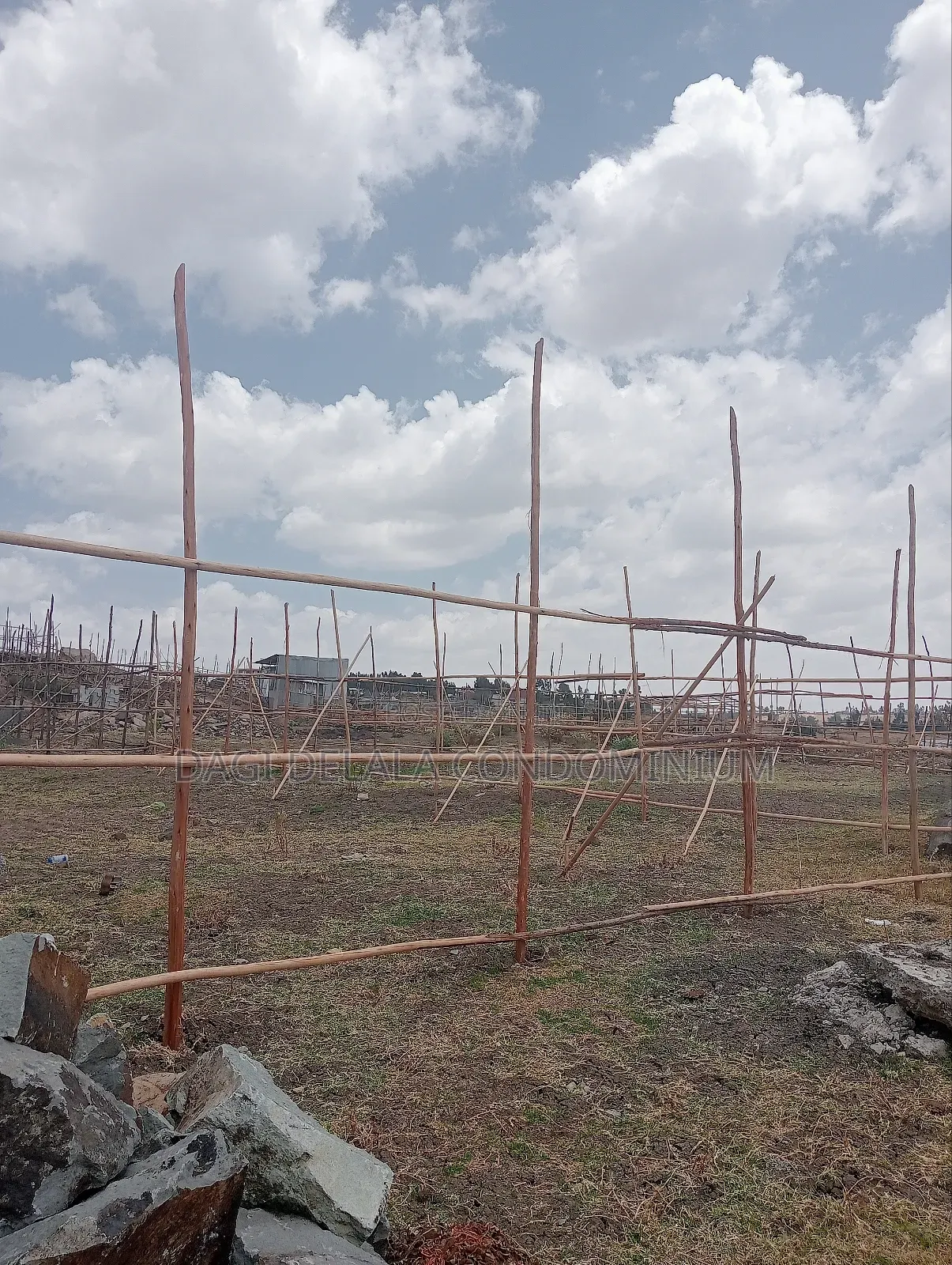 የሚሸጥ 500 ካሬ የልማት (የኮሪደር ተነሺ) መሬት
