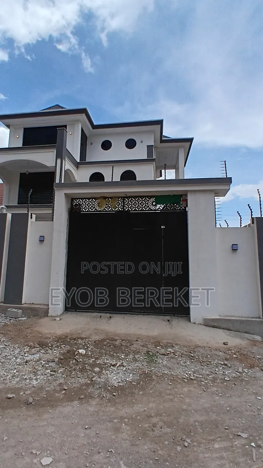 4bdrm House in 105, Adama for sale