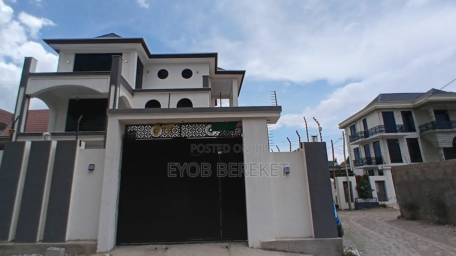 4bdrm House in 105, Adama for sale