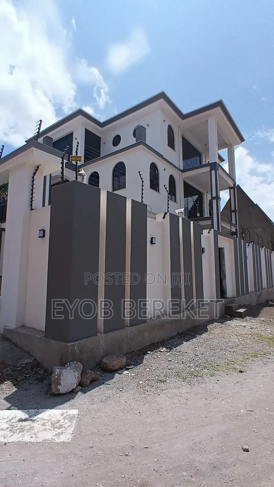 4bdrm House in 105, Adama for sale
