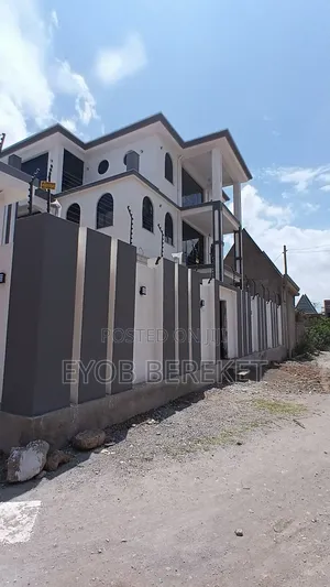 4bdrm House in 105, Adama for sale