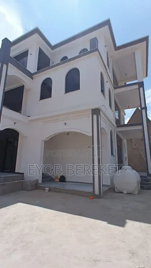 4bdrm House in 105, Adama for sale