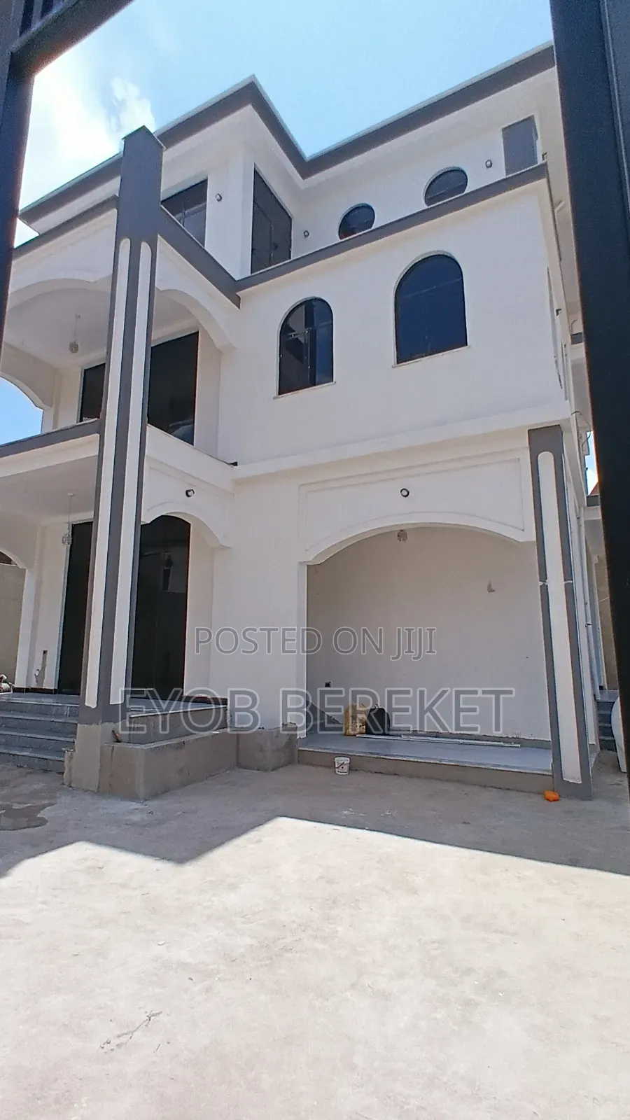 4bdrm House in 105, Adama for sale