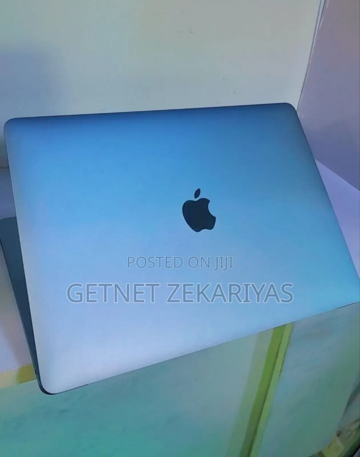 New Laptop Apple MacBook Pro 2020 M1 8GB Apple M1 Pro SSD 256GB