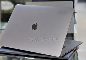 New Laptop Apple MacBook Pro 2017 16GB Intel Core i7 SSD 512GB