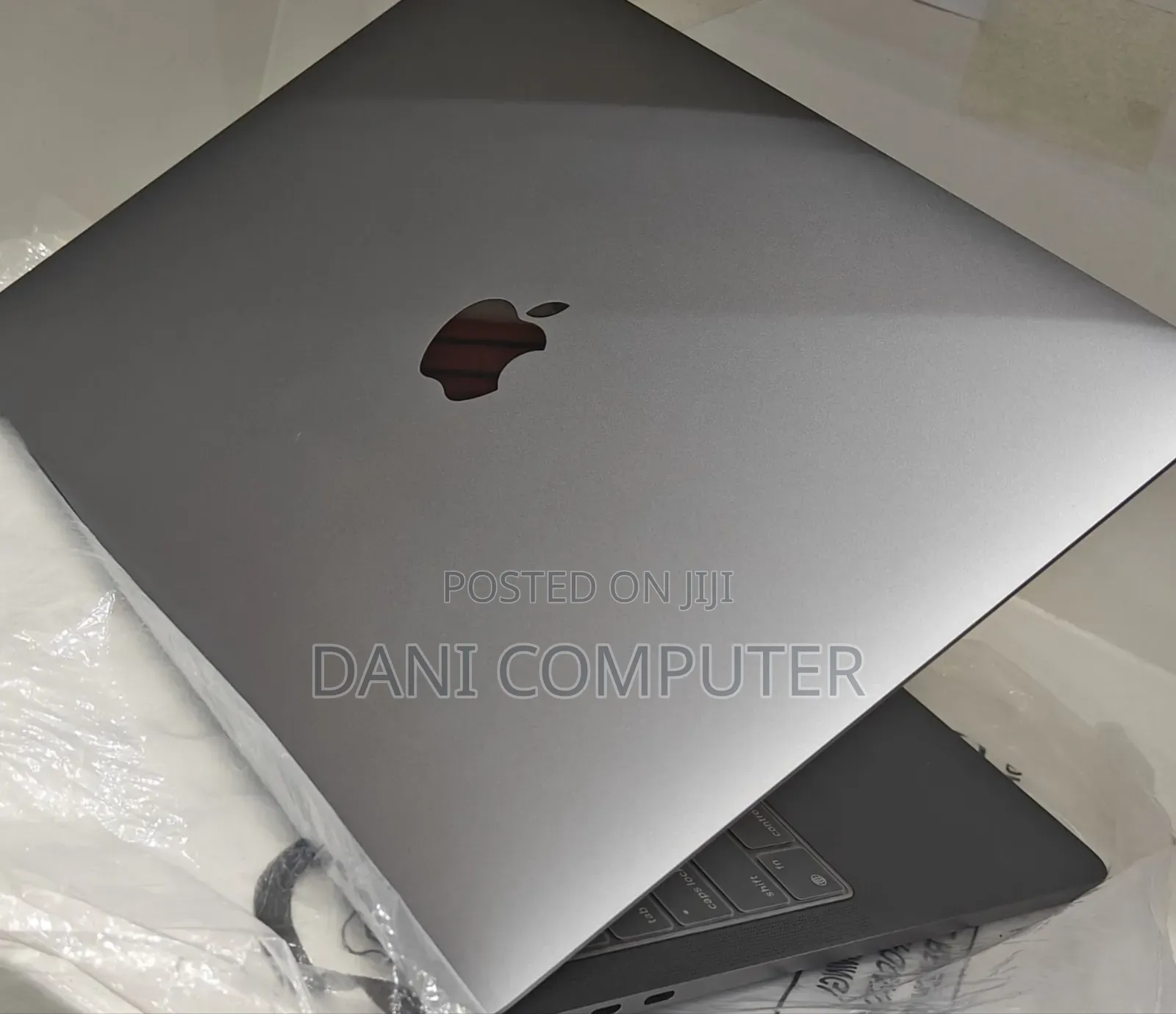 New Laptop Apple MacBook Pro M1 8GB Apple M1 Pro SSD 256GB