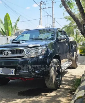 Toyota Hilux 2.5 D-4D 4X4 SRX 2011 Black