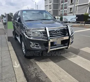 Toyota Hilux 2015 Gray