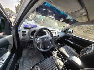Toyota Hilux 2015 Gray