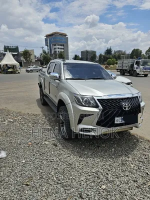 Toyota Hilux 2010 Silver
