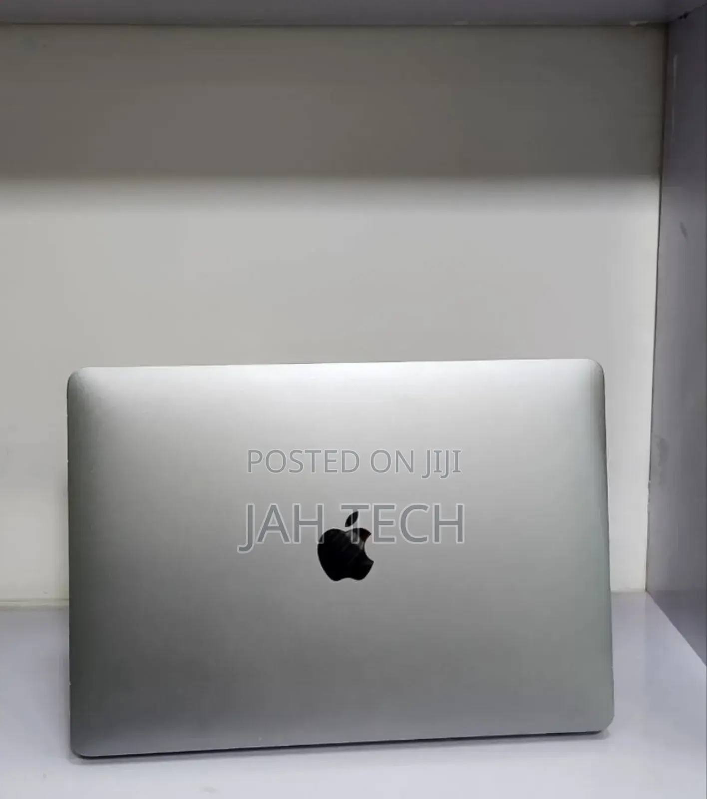 New Laptop Apple MacBook Air 2020 M1 8GB Apple M1 SSD 256GB