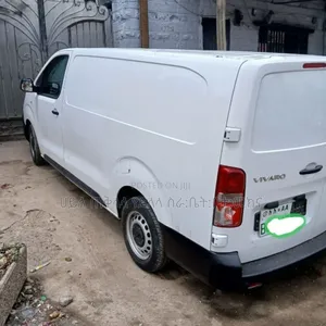 Toyota HiAce 2021 White