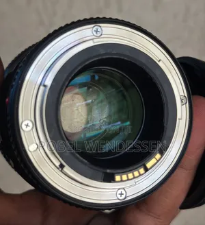 Canon Macro Lens Ef 100mm F/2.8 Usm Lens