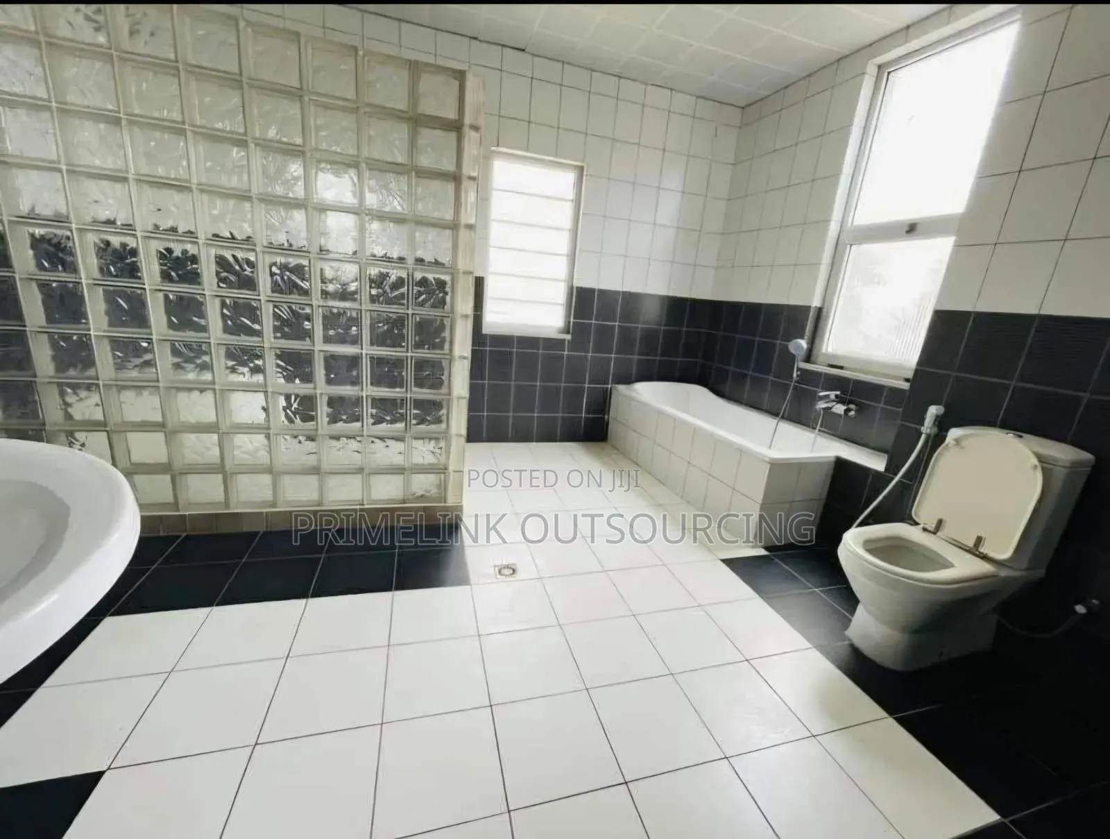 5bdrm Villa in Own, Yeka for rent