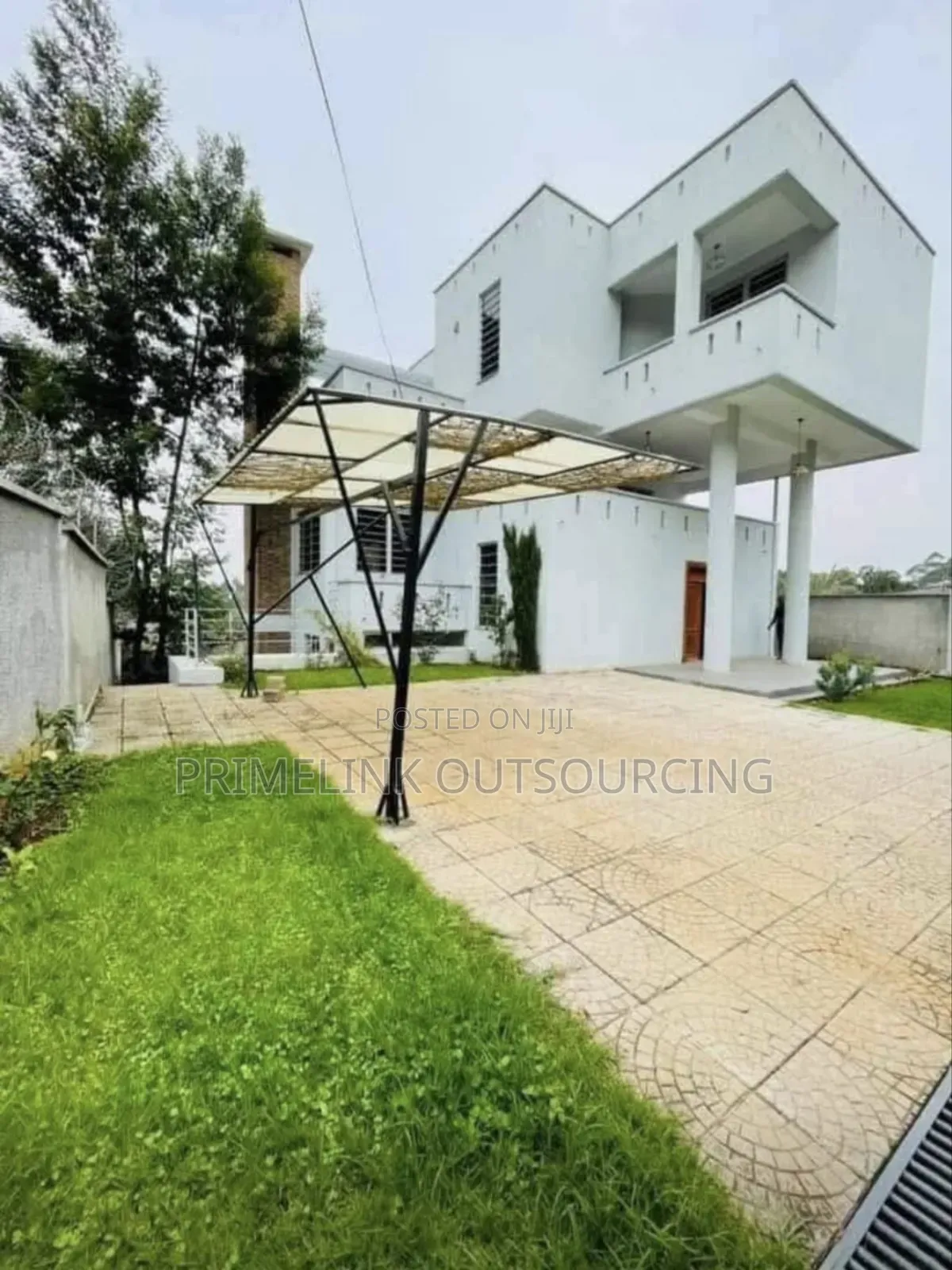 5bdrm Villa in Own, Yeka for rent