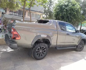 Toyota Hilux 2021 Gray