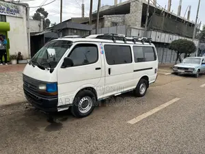 Toyota HiAce 2004 White