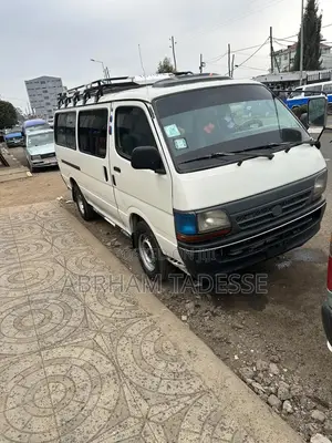 Toyota HiAce 2004 White
