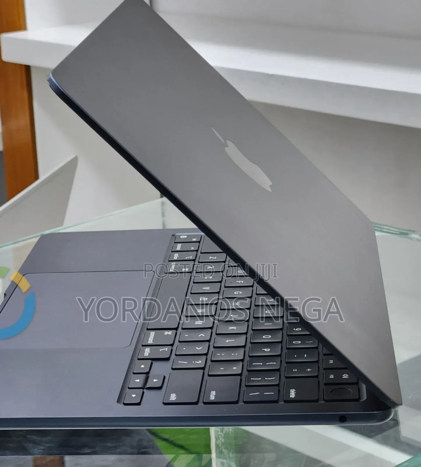 New Laptop Apple MacBook Air 2024 M3 15-inch 16GB Apple M3 SSD 512GB