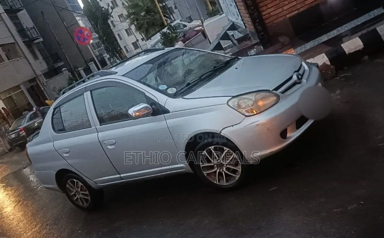 Toyota Platz 2005 Silver