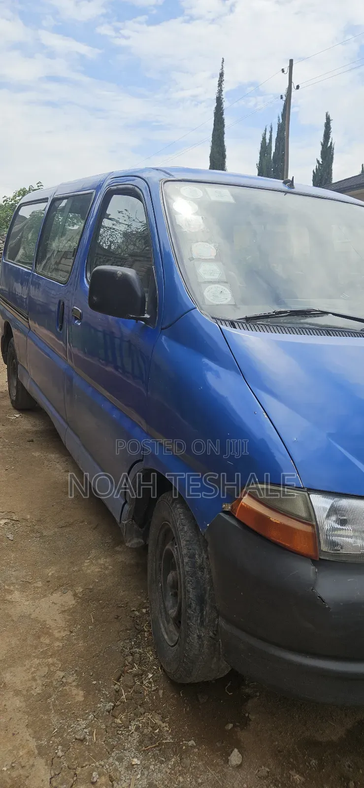 Toyota HiAce 2000 Blue