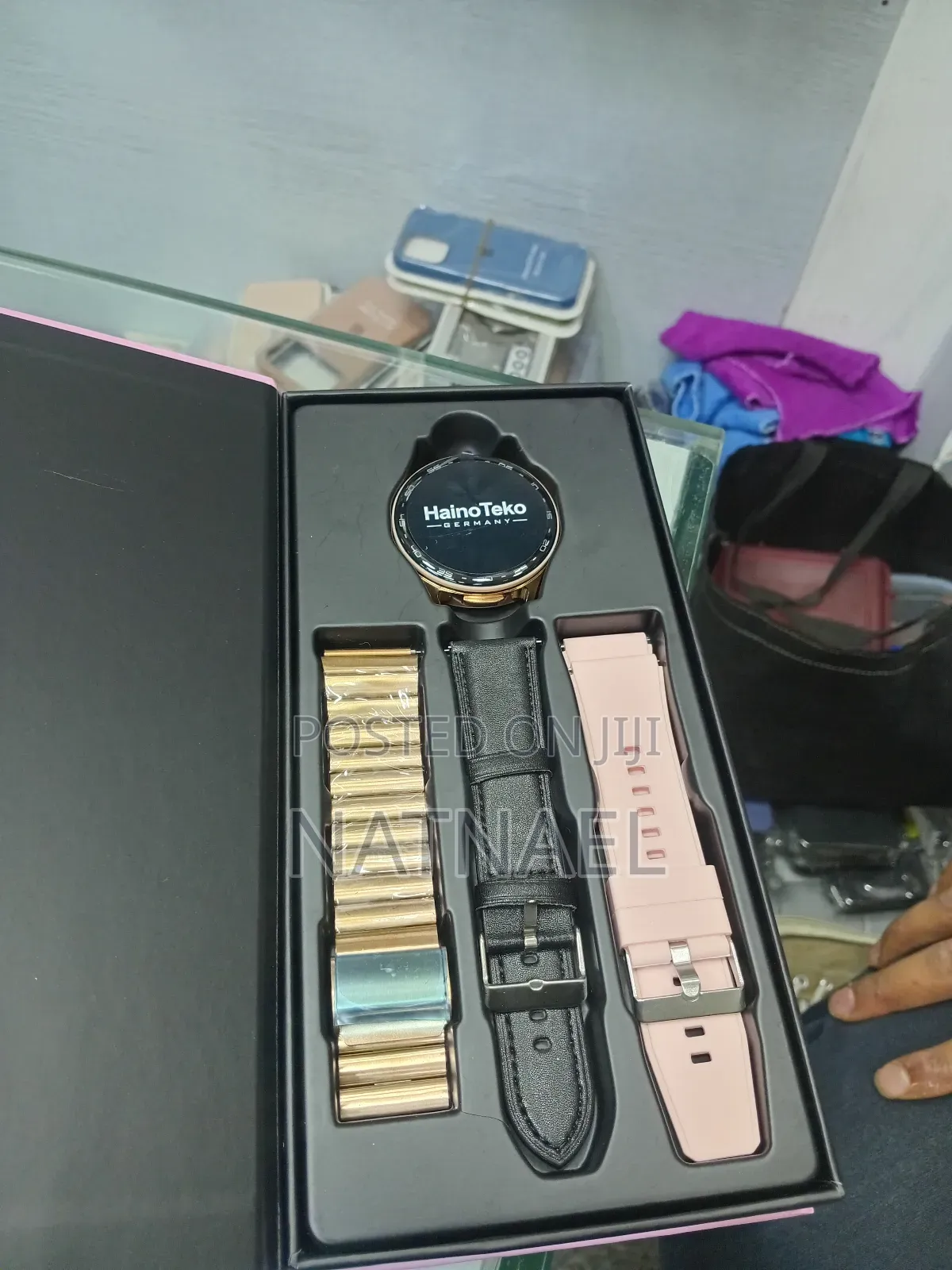Haino Teko St-9 Is a Waterproof Smartwatch With Integrated Wireless