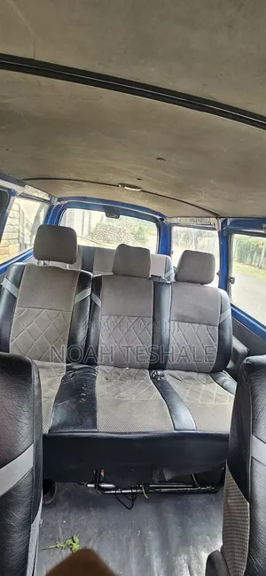 Toyota HiAce 2000 Blue