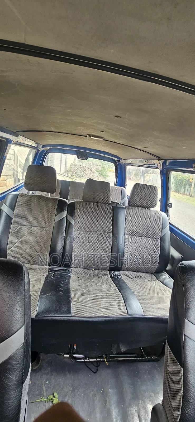 Toyota HiAce 2000 Blue