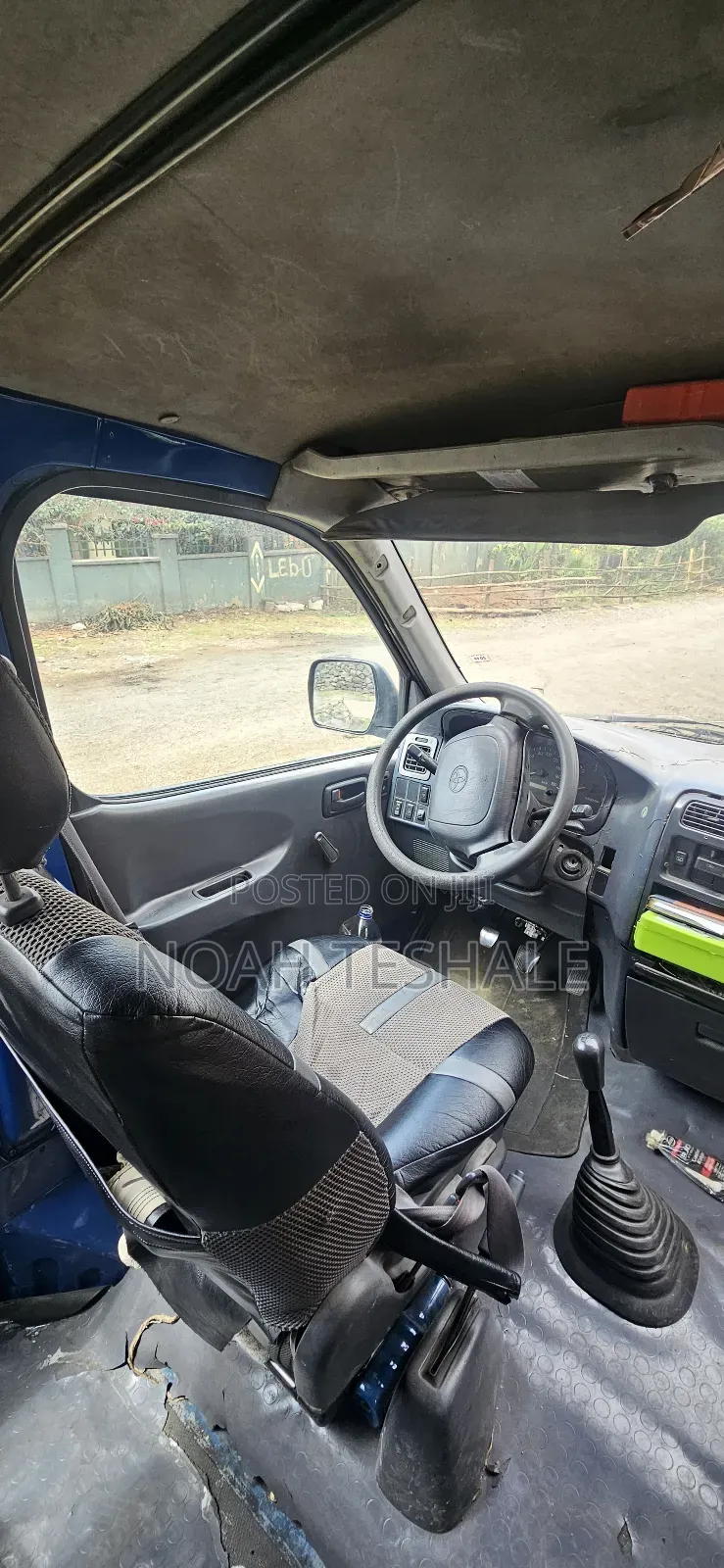 Toyota HiAce 2000 Blue