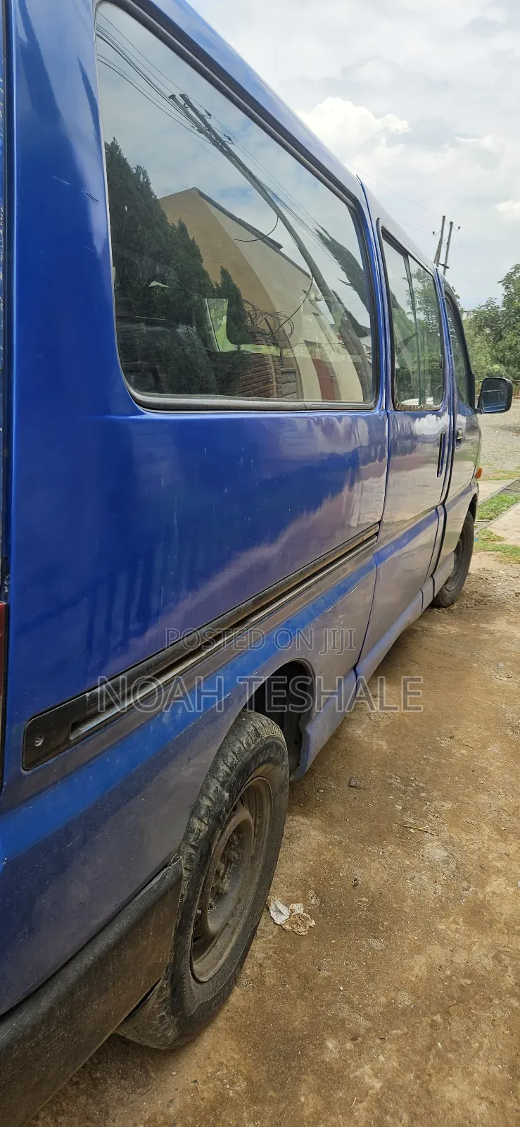 Toyota HiAce 2000 Blue