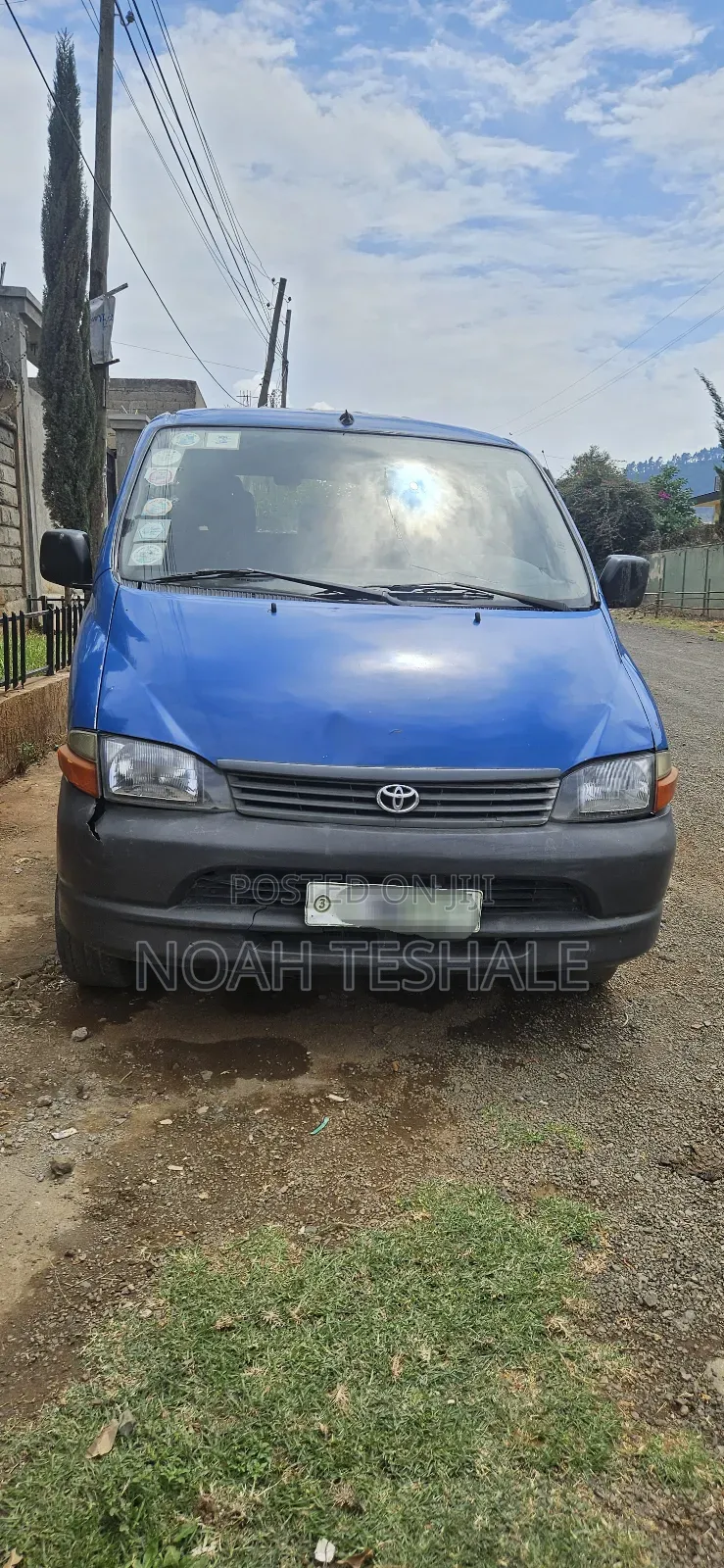 Toyota HiAce 2000 Blue