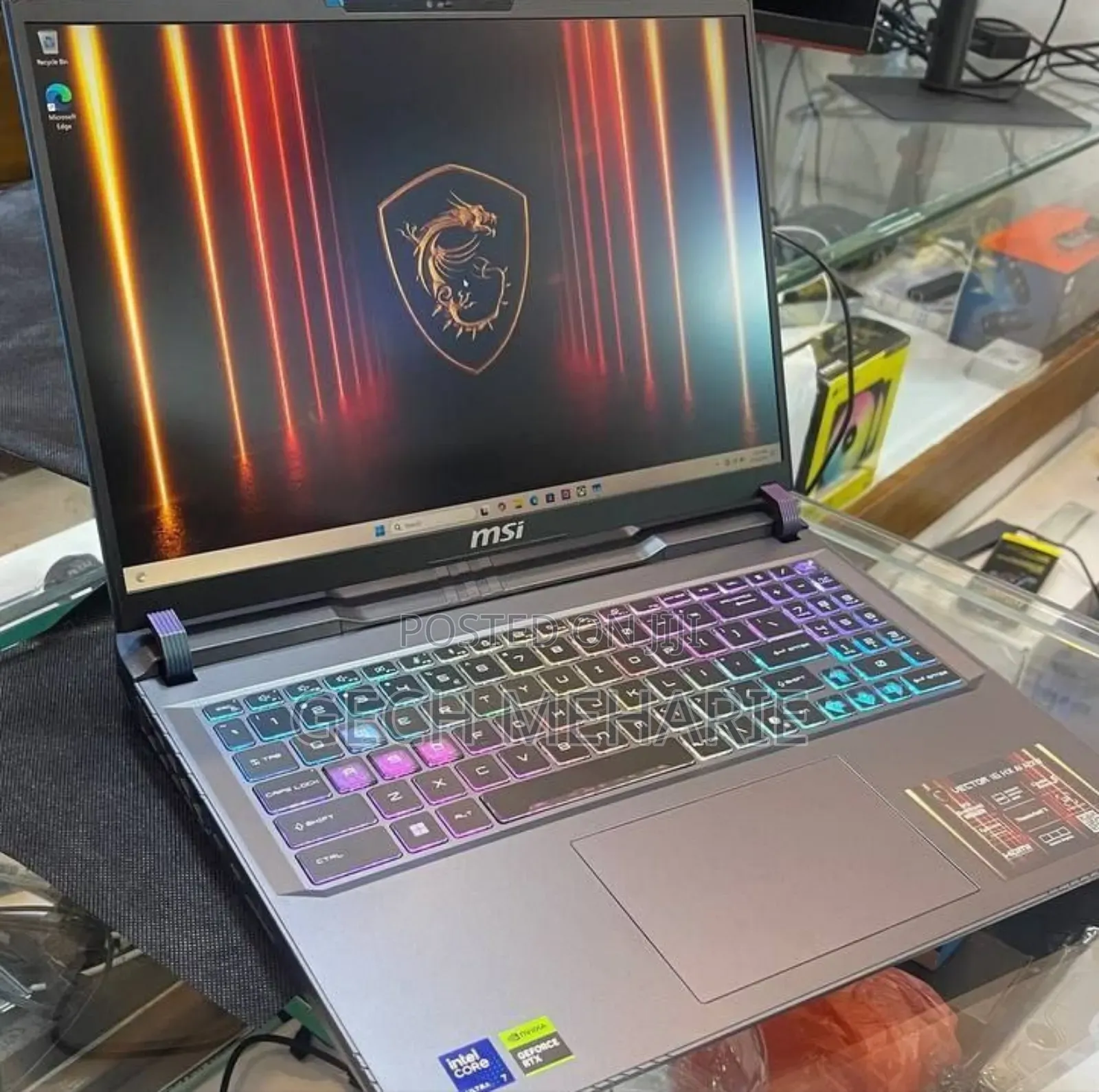 New Laptop MSI Vector 16 HX AI A2XWIG 16GB Intel Core Ultra 7 SSD 1T