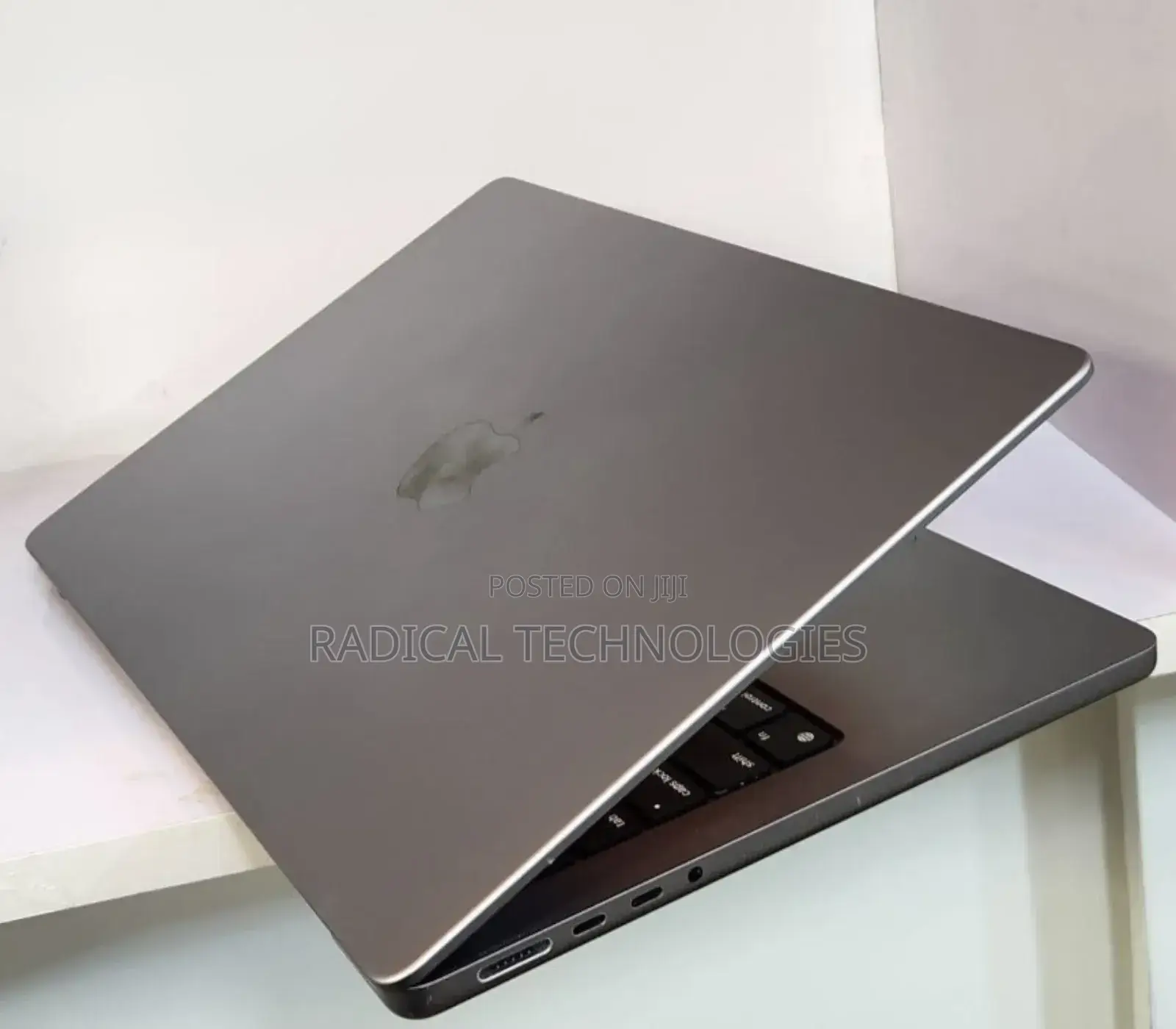 New Laptop Apple MacBook Pro M1 16GB Intel Core i5 SSD 512GB